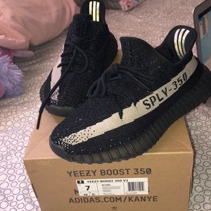 AUTHENTIC yeezy boost 350 v2